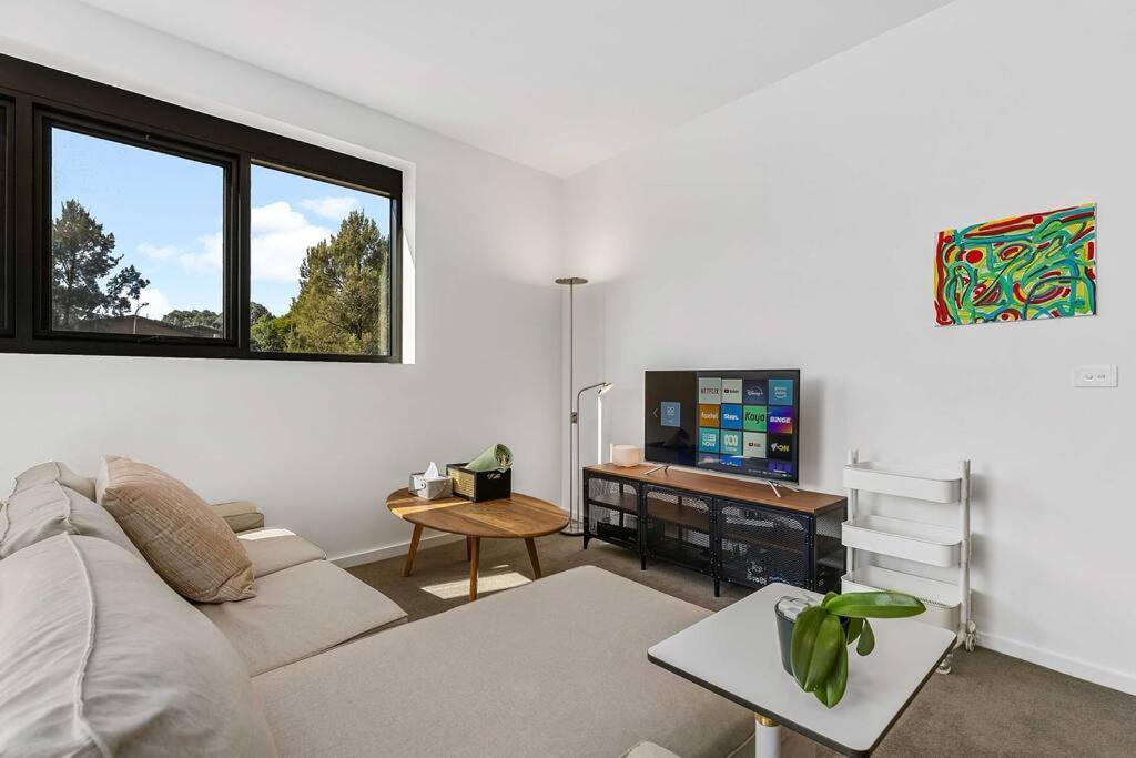 Modern Art And Private Entrance & Plenty Free Parking Villa Canberra Exterior photo